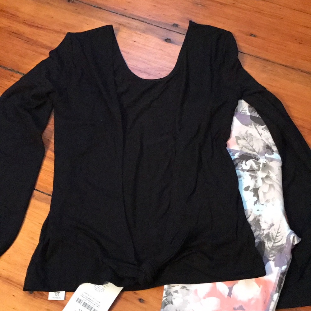NWT Fabletics Open Back Karen Shirt - Picture 4 of 5